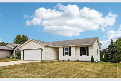 413  Broadmoore Dr, Hartford, WI 53027 - Photo 2