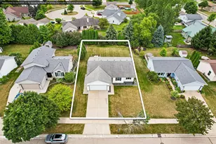 413 Broadmoore Dr, Hartford, WI 53027 - Photo 32