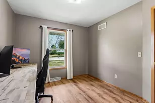 413 Broadmoore Dr, Hartford, WI 53027 - Photo 20