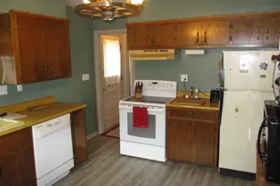 11019 W Park Hill Ave, Wauwatosa, WI 53226 - Photo 2