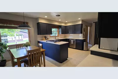 5617 W Jackson Park Dr, Milwaukee, WI 53219 - Photo 2