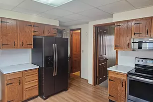 1134 S 16th St, Manitowoc, WI 54220 - Photo 4