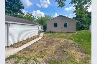 8208 W Keefe Ave, Milwaukee, WI 53222 - Photo 24