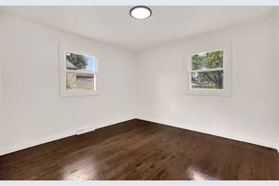 8208 W Keefe Ave, Milwaukee, WI 53222 - Photo 12