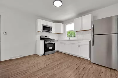 8208 W Keefe Ave, Milwaukee, WI 53222 - Photo 16