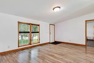 W8241 Woodview Dr, Onalaska, WI 54650 - Photo 8