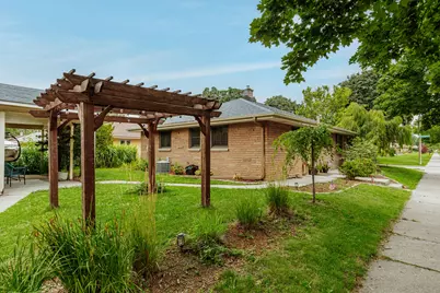 7001 W Burdick Ave, Milwaukee, WI 53219 - Photo 4