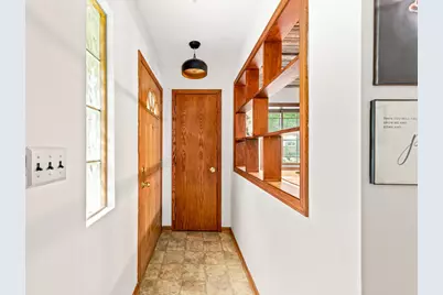 7001 W Burdick Ave, Milwaukee, WI 53219 - Photo 10