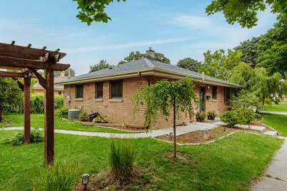 7001 W Burdick Ave, Milwaukee, WI 53219 - Photo 32