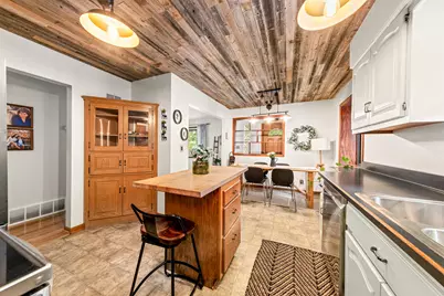7001 W Burdick Ave, Milwaukee, WI 53219 - Photo 18