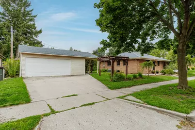 7001 W Burdick Ave, Milwaukee, WI 53219 - Photo 30