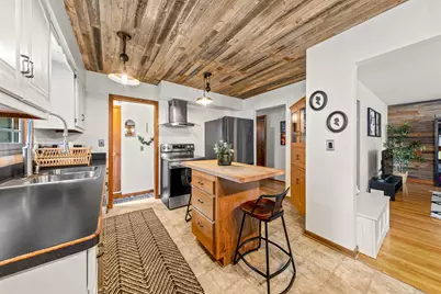 7001 W Burdick Ave, Milwaukee, WI 53219 - Photo 16