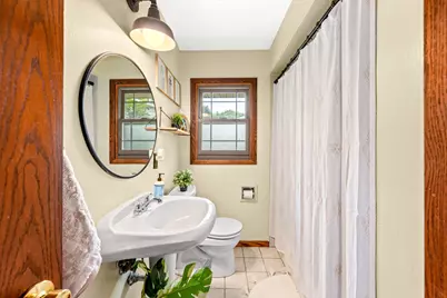 7001 W Burdick Ave, Milwaukee, WI 53219 - Photo 24