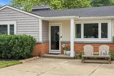 17265  Country Ln, Brookfield, WI 53045 - Photo 2