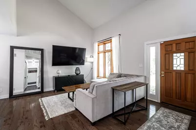 10541 W Pine Ridge Rd, Greenfield, WI 53228 - Photo 6