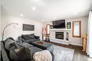10541 W Pine Ridge Rd, Greenfield, WI 53228 - Photo 18