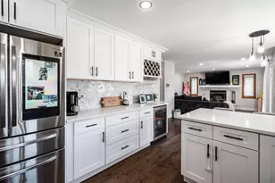 10541 W Pine Ridge Rd, Greenfield, WI 53228 - Photo 14