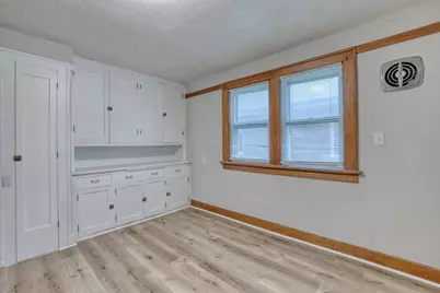2225  S 82nd St, West Allis, WI 53219 - Photo 18