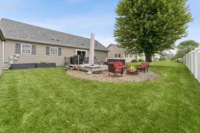 1409 E Pinecrest Ln, Elkhorn, WI 53121 - Photo 2