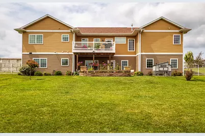 W3822  Highland Dr, Greenfield, WI 54601 - Photo 4