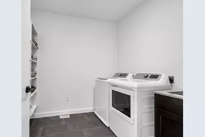 1096  Brookwood Dr, Ashwaubenon, WI 54304 - Photo 22