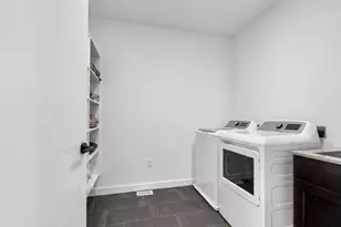 1096 Brookwood Dr, Ashwaubenon, WI 54304 - Photo 22