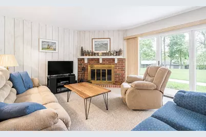 7  Zurich Ct #5, Geneva, WI 53147 - Photo 2