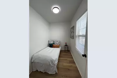 128 E Lloyd St, Milwaukee, WI 53212 - Photo 8