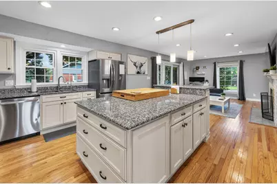 12556 N La Belle Ct, Mequon, WI 53092 - Photo 8