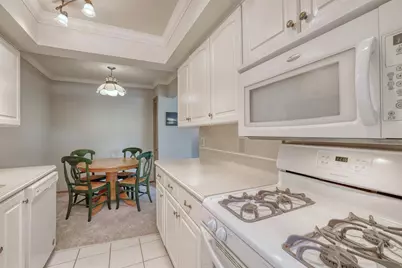 11624 W Bluemound Rd, Wauwatosa, WI 53226 - Photo 10