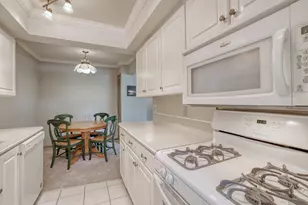 11624 W Bluemound Rd, Wauwatosa, WI 53226 - Photo 10