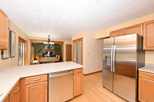 14335 W Meadowshire Ct, New Berlin, WI 53151 - Photo 6