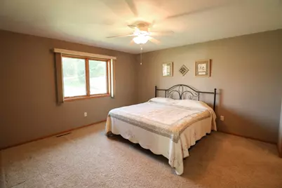 301  Crestwood Ln, Onalaska, WI 54650 - Photo 14
