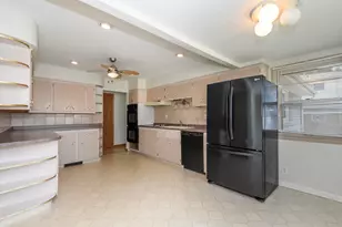 10160 W Montana Ave, West Allis, WI 53227 - Photo 6