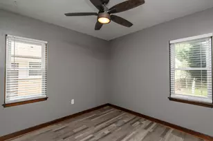 1124 S 90th St, West Allis, WI 53214 - Photo 8
