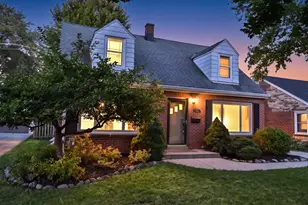 534 N 105th St, Wauwatosa, WI 53226 - Photo 4