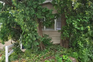 1530 2nd St, Delafield, WI 53018 - Photo 2