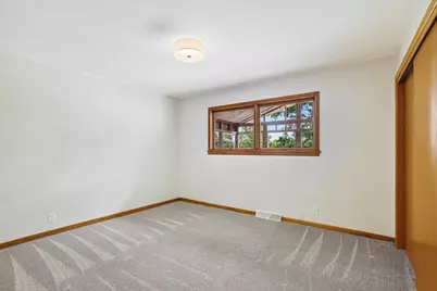805 W Decorah Rd, West Bend, WI 53095 - Photo 18