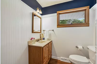 805 W Decorah Rd, West Bend, WI 53095 - Photo 16