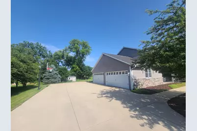W220S3864  Crestview Dr, Waukesha, WI 53189 - Photo 22