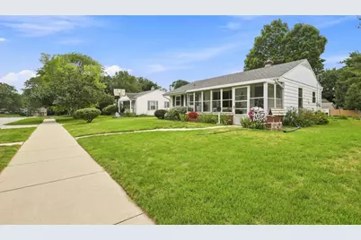 W169N8609  Sheridan Dr, Menomonee Falls, WI 53051 - Photo 20