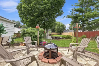 W169N8609  Sheridan Dr, Menomonee Falls, WI 53051 - Photo 6
