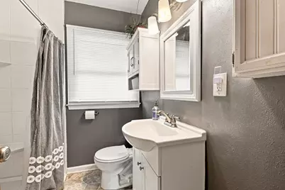 W169N8609  Sheridan Dr, Menomonee Falls, WI 53051 - Photo 8