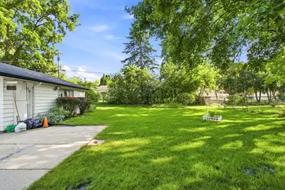 5805 W Fountain Ave, Milwaukee, WI 53223 - Photo 6