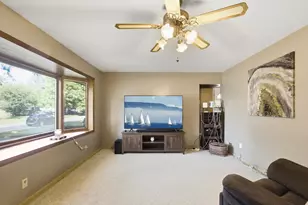 5805 W Fountain Ave, Milwaukee, WI 53223 - Photo 14