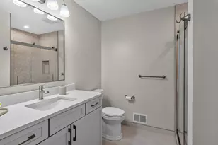 1407 W Eastbrook Dr, Mequon, WI 53092 - Photo 20
