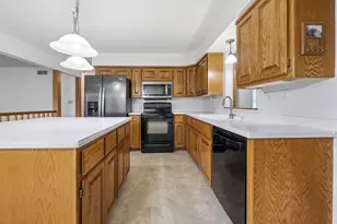 9425 W Harrison Ave, West Allis, WI 53227 - Photo 4