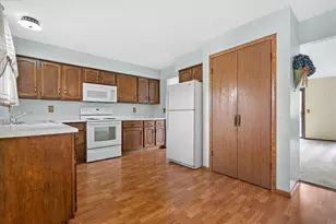 5748 Cambridge Ln, Racine, WI 53406 - Photo 4