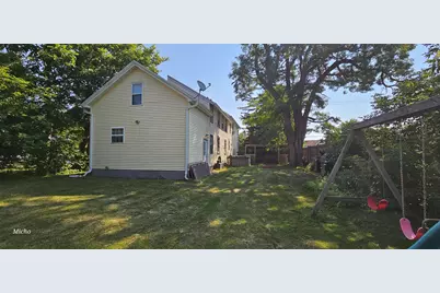 628 N 9th St, Manitowoc, WI 54220 - Photo 4