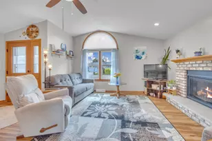 131 Menominee Dr, Sheboygan Falls, WI 53085 - Photo 4